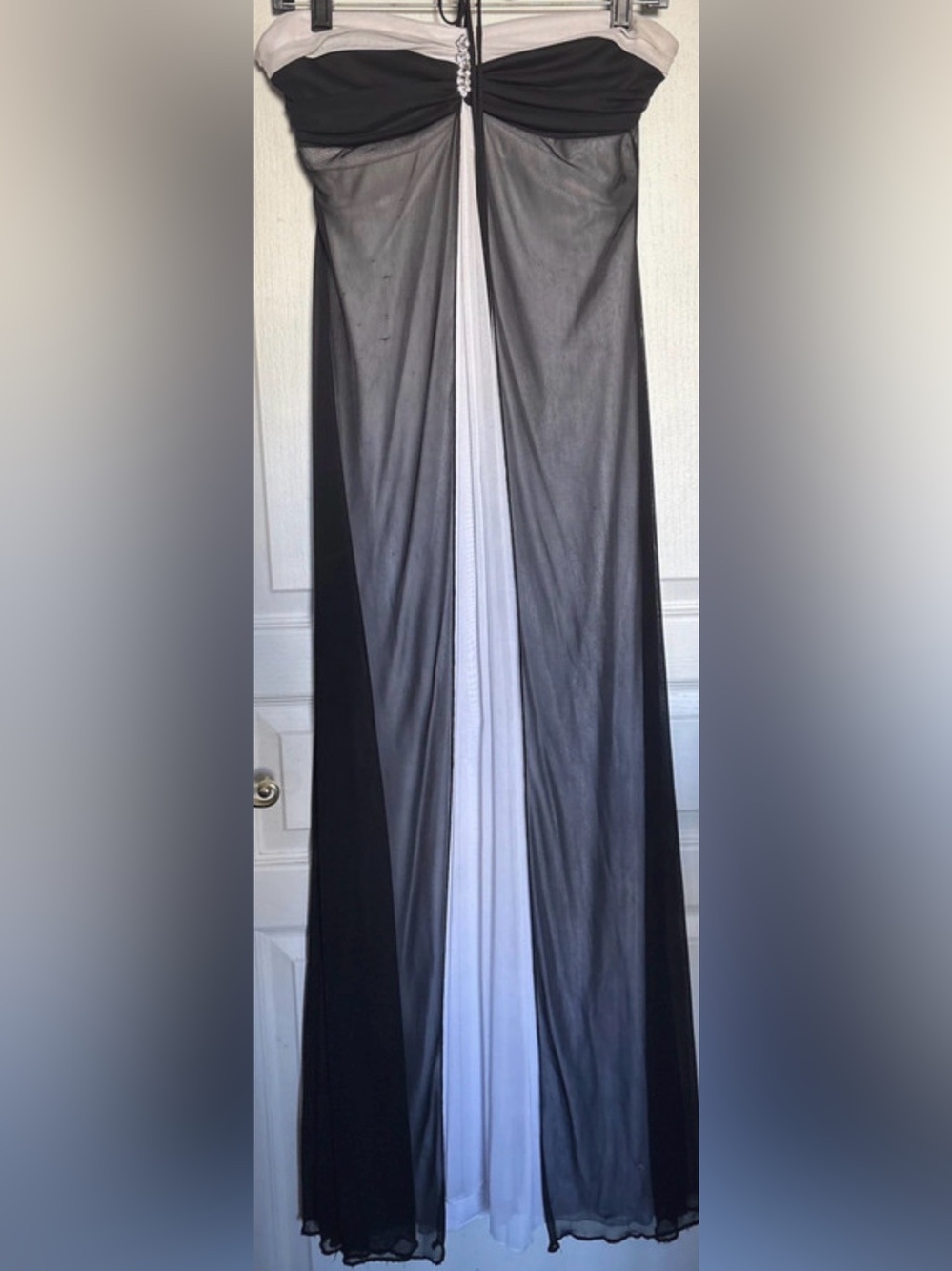 B Darlin Black and White Formal Gown Size Medium